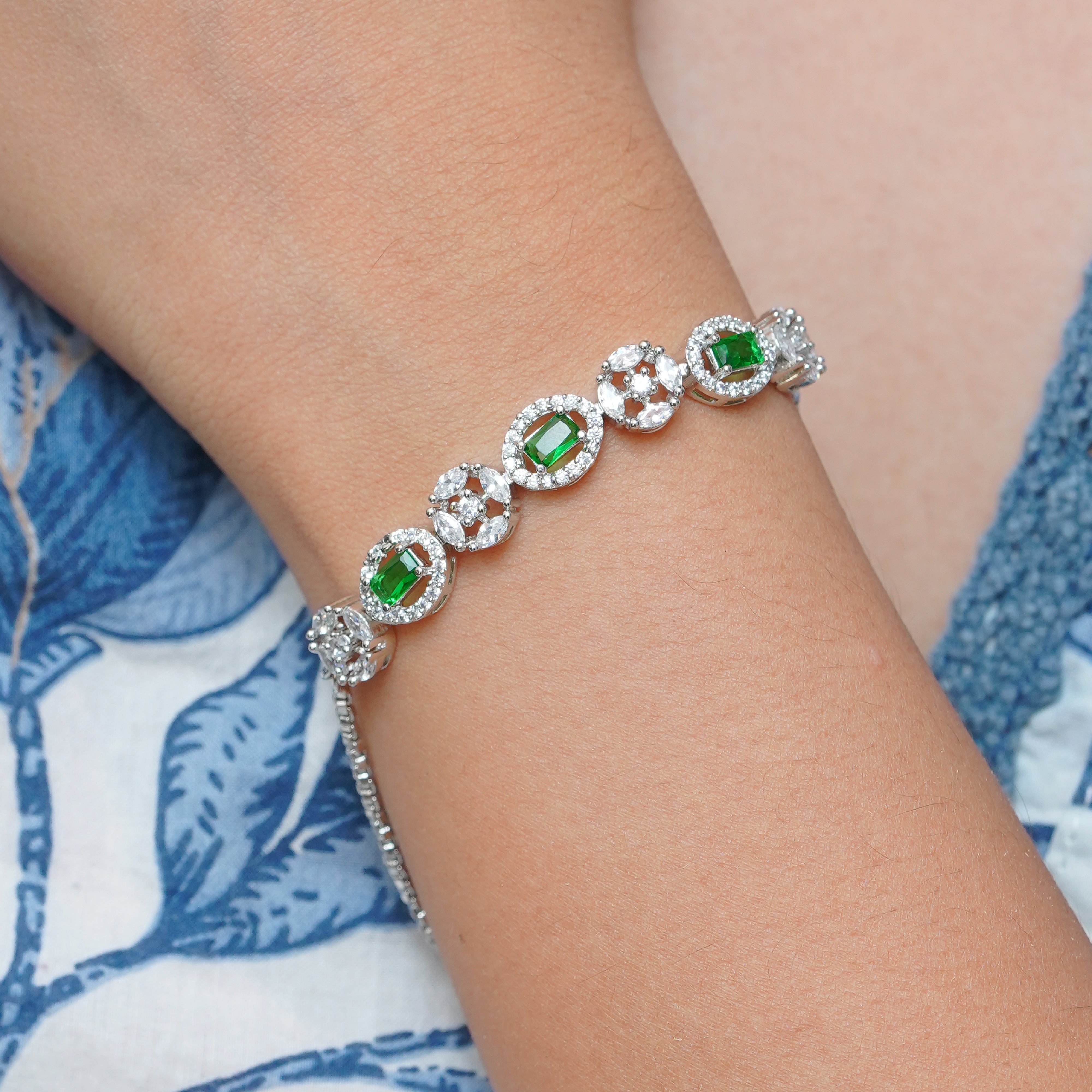 Exquisite Green Stone Silver Bracelet Elegance by SELAYA SBR3