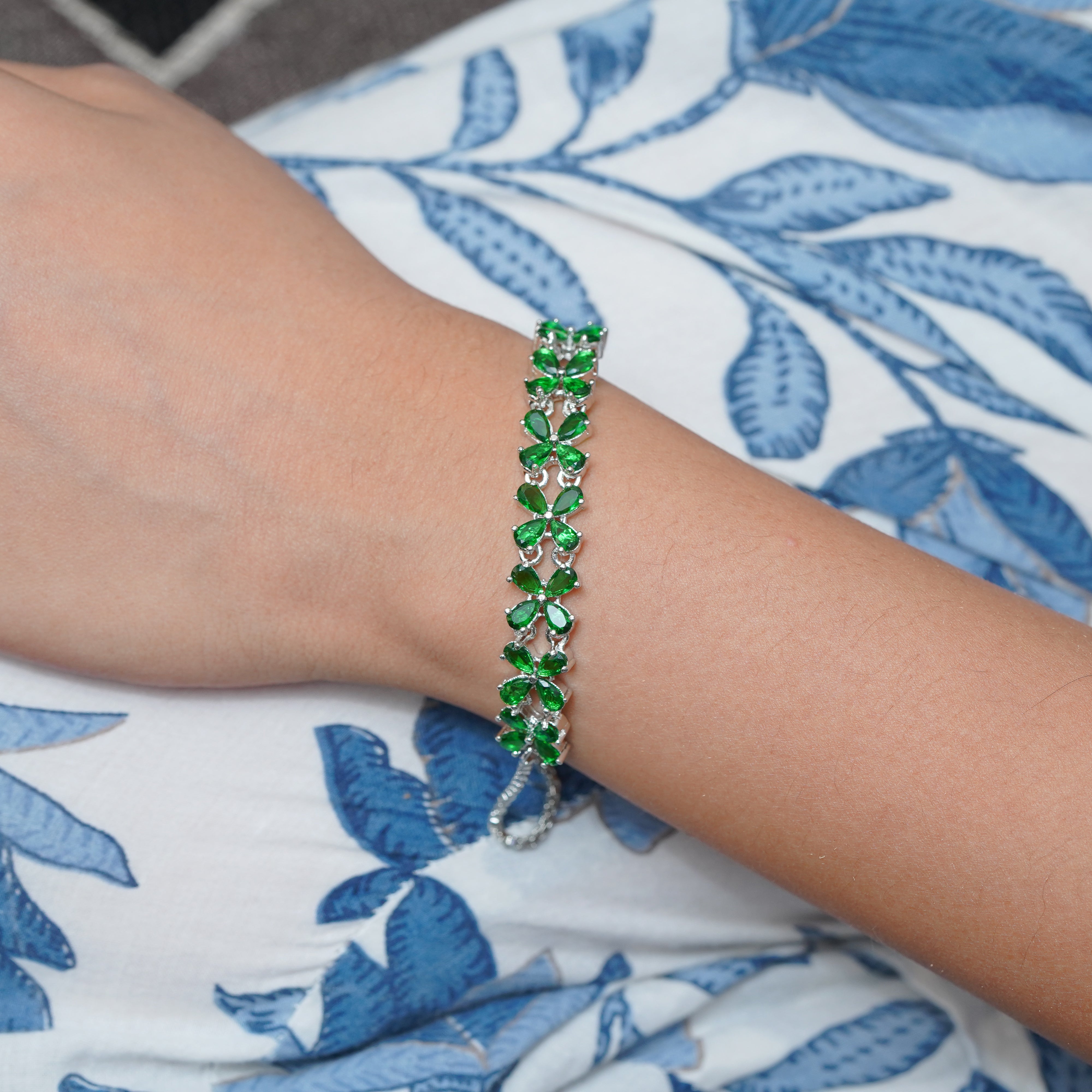 Elegant Green Floral Silver Bracelet Beauty by SELAYA SBR6