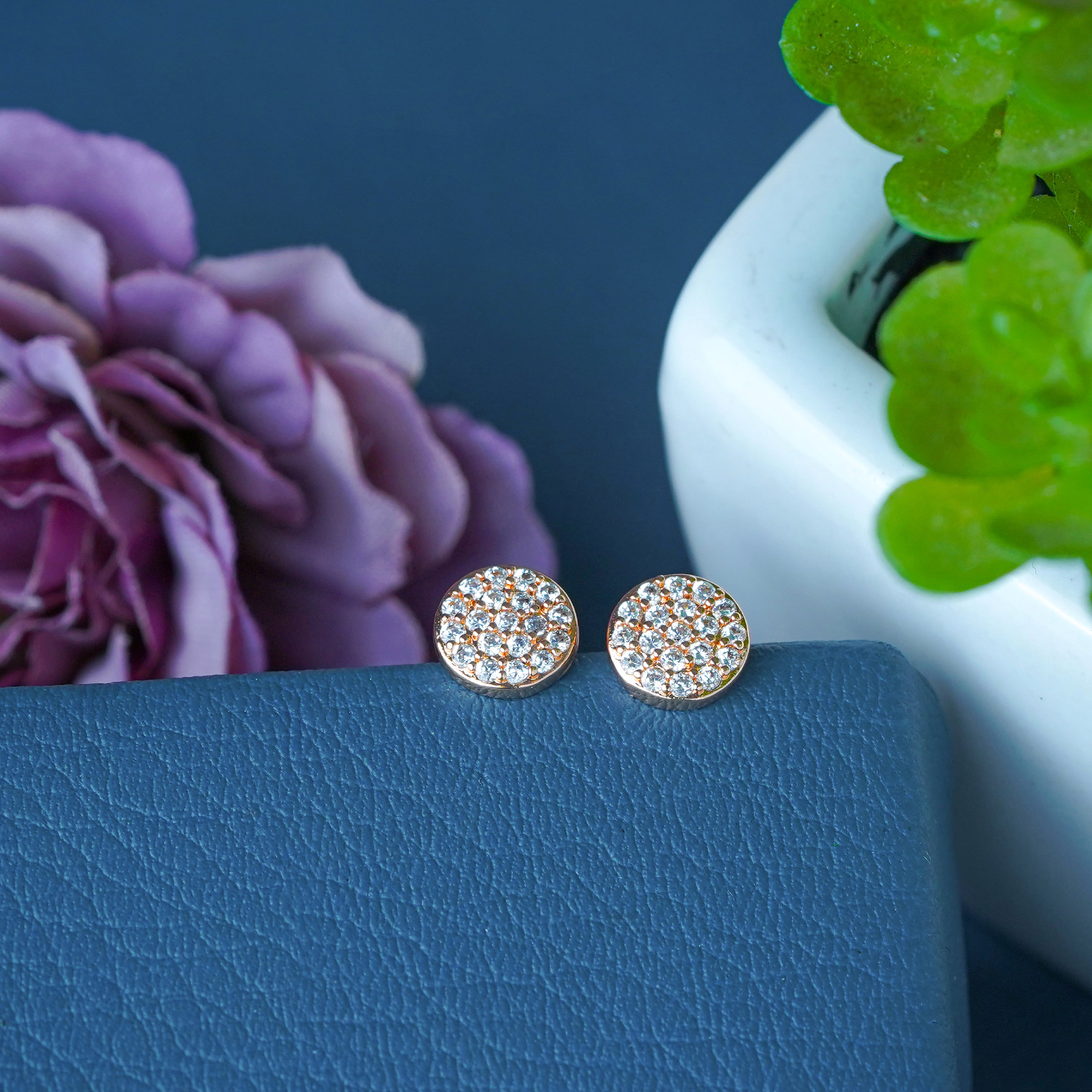 Elegant Gold Round Crystal Pave Stud Earrings for Women SE41