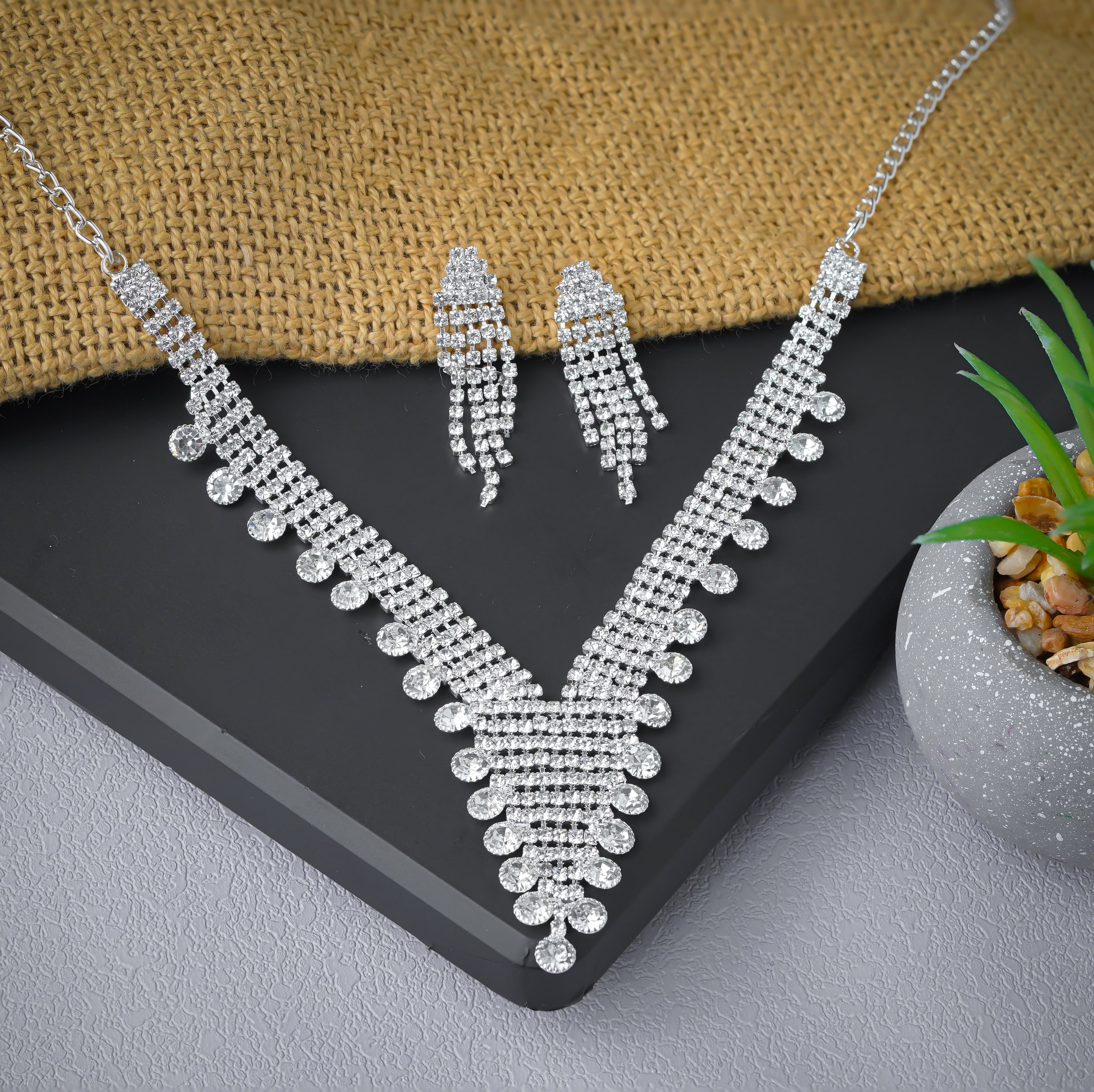 Stunning Crystal Necklace and Earrings Set For Women SNC1