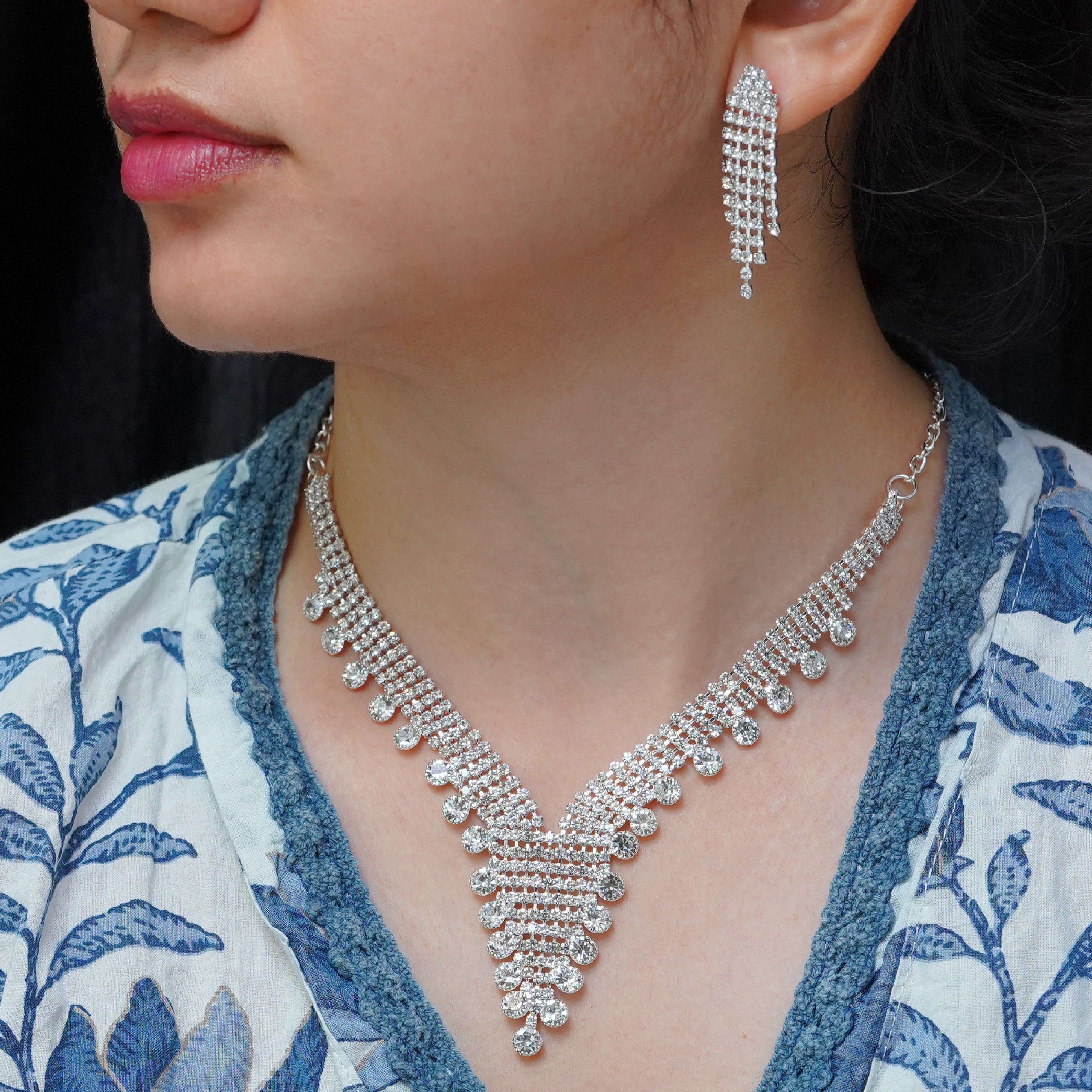 Stunning Crystal Necklace and Earrings Set For Women SNC1