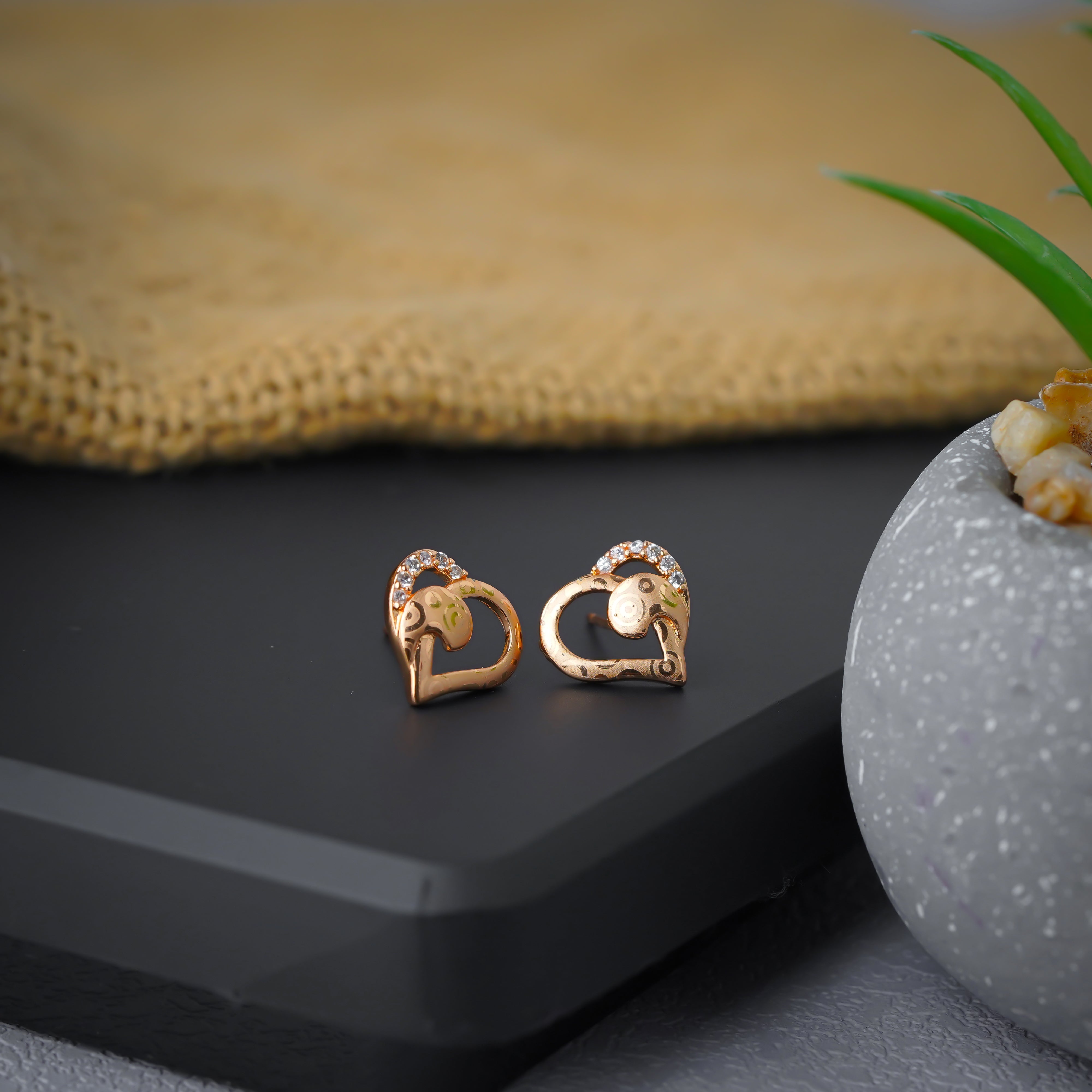 Heart-Shaped Gold-Plated Pendant Set with Matching Earrings SNC9