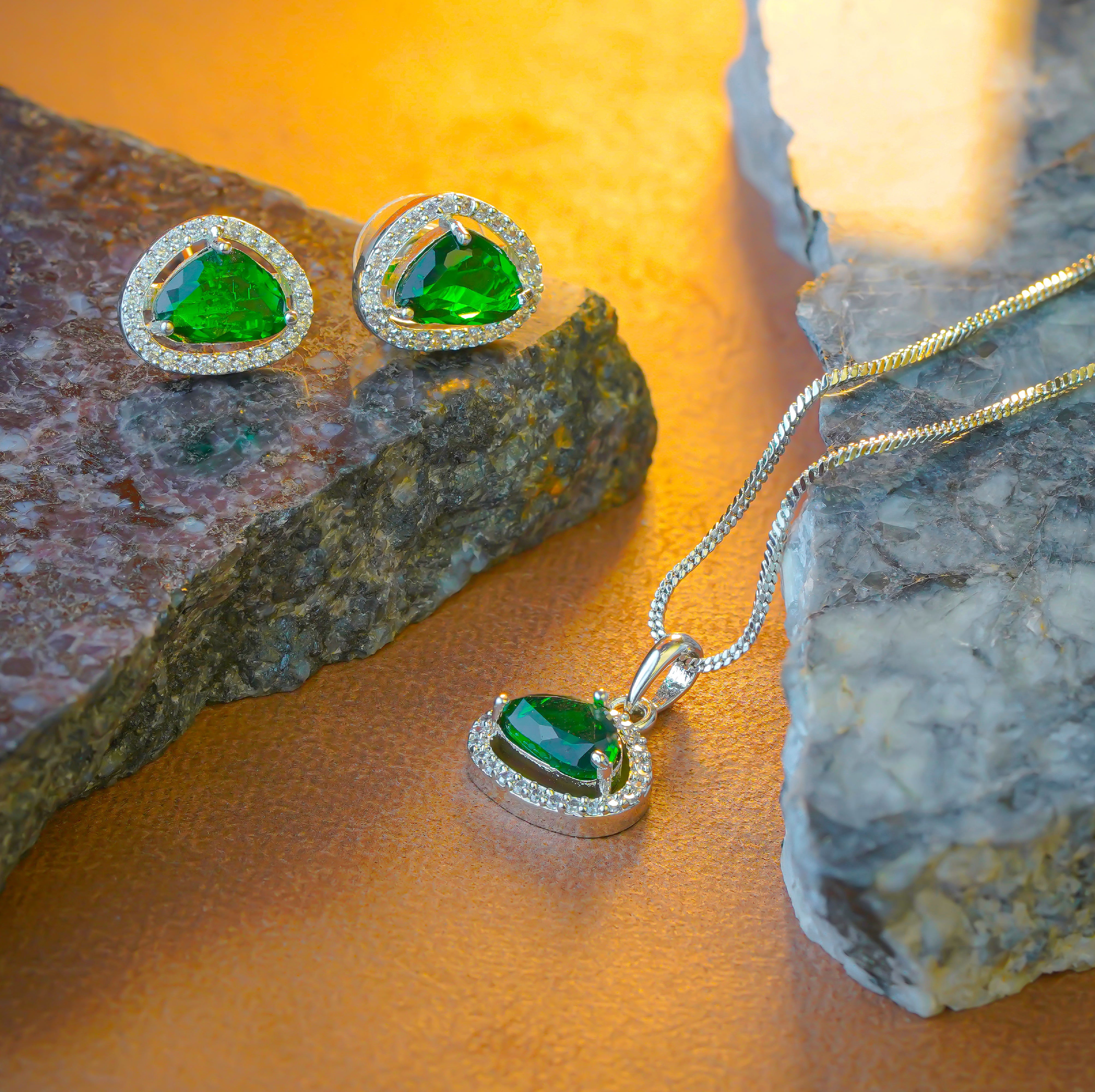 Graceful Teardrop Green Gemstone Pendant Set with Earrings