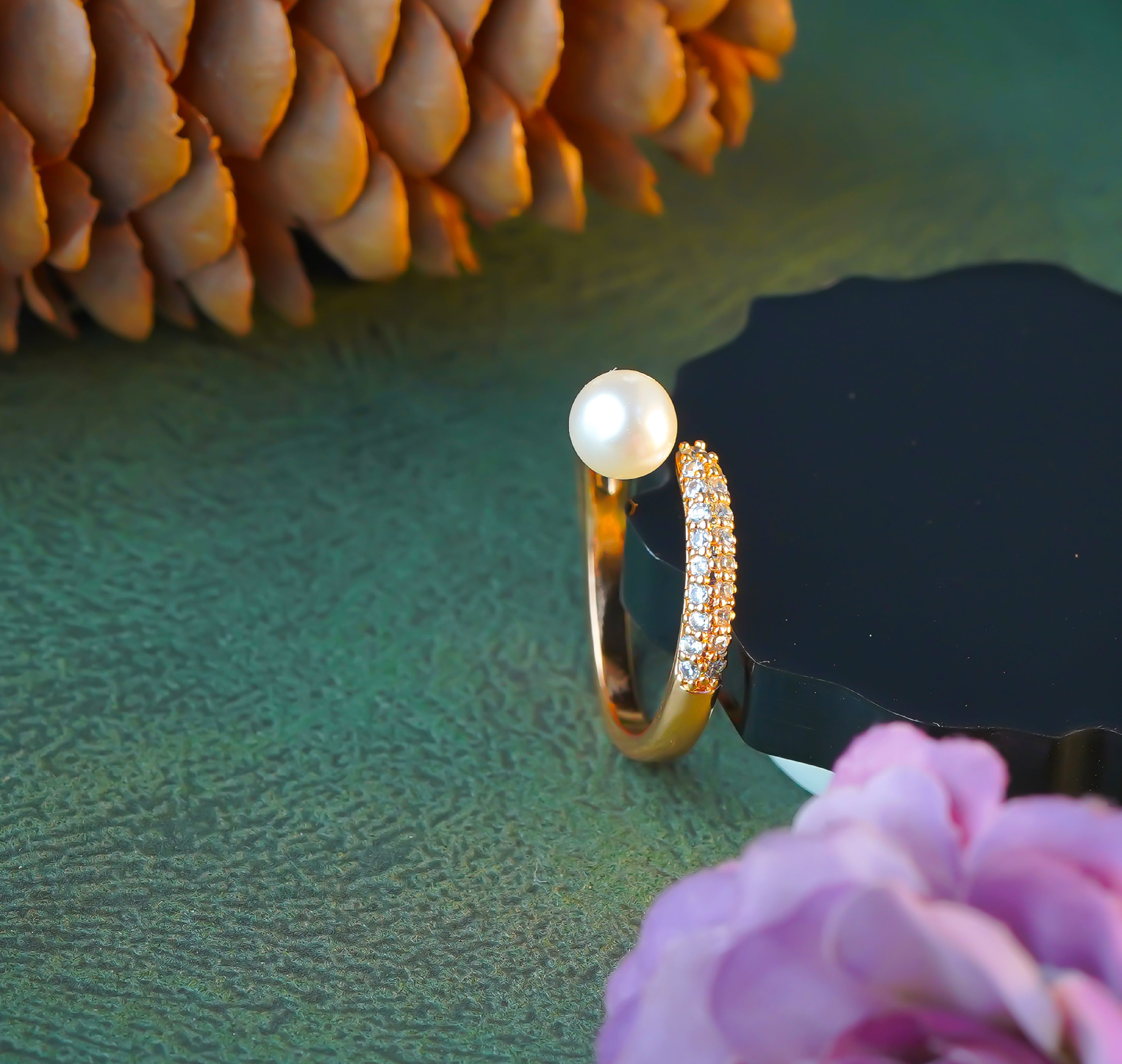 "Luxurious Pearl and Crystal Adjustable Ring for Women SR19